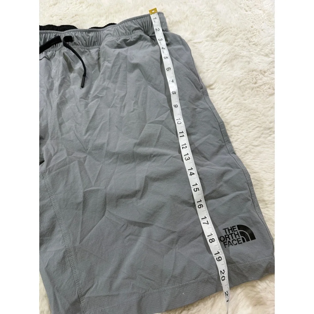 The North Face Shorts Grey Mens Athletic Hiking Trail Outdoor Gorpcore Running L